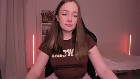 Snapshot of lil_happiness chatting on February 7, 6:56 pm for free registration 3 online show from February 7, 6:56 pm