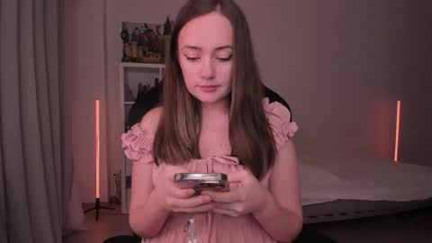 Snapshot of lil_happiness chatting on February 9, 6:16 pm for free registration 3 online show from February 9, 6:16 pm