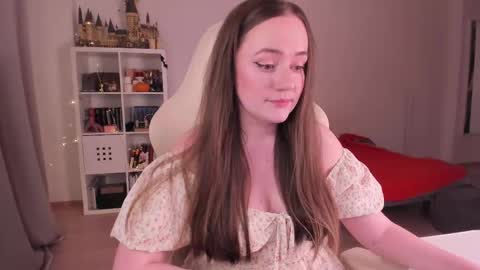Snapshot of lil_happiness chatting on October 1, 8:58 pm for free registration 3 online show from October 1, 8:58 pm