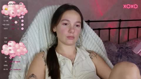 Snapshot of lil_luna_x chatting on October 14, 11:18 pm little moon online show from October 14, 11:18 pm
