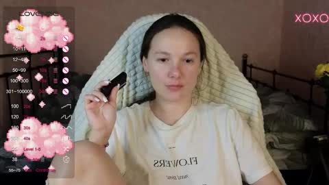 Snapshot of lil_luna_x chatting on January 30, 5:39 pm little moon online show from January 30, 5:39 pm