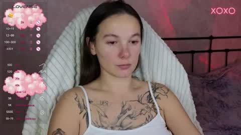 Snapshot of lil_luna_x chatting on October 19, 9:39 pm little moon online show from October 19, 9:39 pm