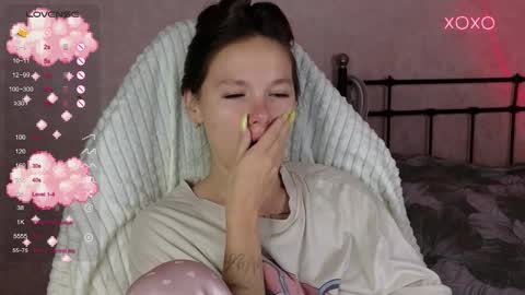 Snapshot of lil_luna_x chatting on September 19, 9:47 pm little moon online show from September 19, 9:47 pm