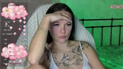 Snapshot of lil_luna_x chatting on February 10, 3:21 pm little moon online show from February 10, 3:21 pm