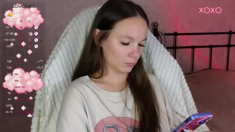 Snapshot of lil_luna_x chatting on September 21, 11:25 pm little moon online show from September 21, 11:25 pm