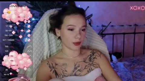 Snapshot of lil_luna_x chatting on December 22, 5:21 pm little moon online show from December 22, 5:21 pm
