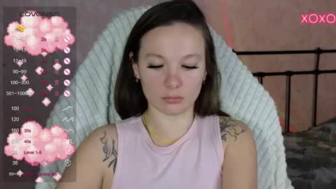 Snapshot of lil_luna_x chatting on March 1, 2:23 pm little moon online show from March 1, 2:23 pm