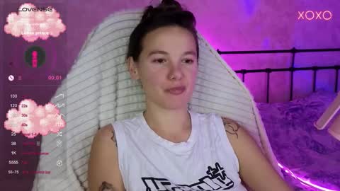 Snapshot of lil_luna_x chatting on October 12, 8:00 pm little moon online show from October 12, 8:00 pm
