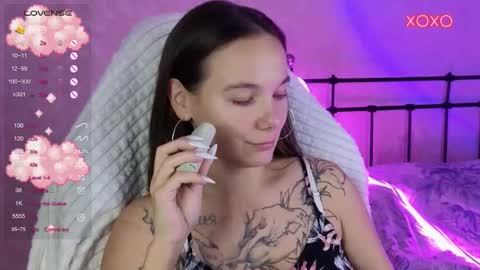 Snapshot of lil_luna_x chatting on October 5, 7:41 pm little moon online show from October 5, 7:41 pm