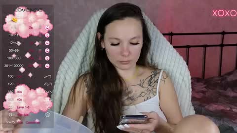 Snapshot of lil_luna_x chatting on February 26, 1:32 pm little moon online show from February 26, 1:32 pm