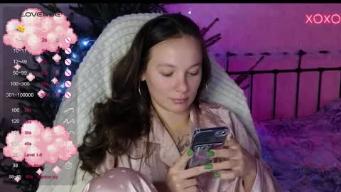 Snapshot of lil_luna_x chatting on December 26, 2:27 pm little moon online show from December 26, 2:27 pm