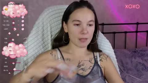 Snapshot of lil_luna_x chatting on October 4, 7:40 pm little moon online show from October 4, 7:40 pm
