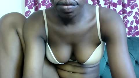 Snapshot of lil_paula chatting on February 11, 7:02 am serenity online show from February 11, 7:02 am