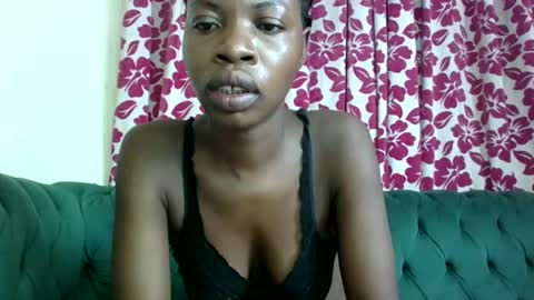 Snapshot of lil_paula chatting on February 16, 7:04 am serenity online show from February 16, 7:04 am