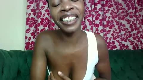 Snapshot of lil_paula chatting on February 14, 6:45 am serenity online show from February 14, 6:45 am