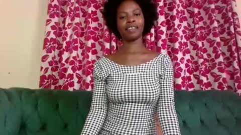 Snapshot of lil_paula chatting on January 28, 7:53 am serenity online show from January 28, 7:53 am