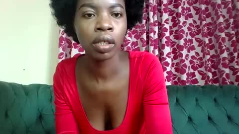 Snapshot of lil_paula chatting on January 21, 7:04 am serenity online show from January 21, 7:04 am