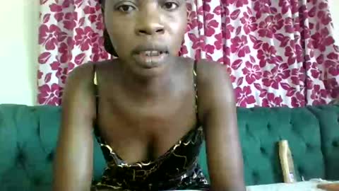 Snapshot of lil_paula chatting on February 12, 9:20 am serenity online show from February 12, 9:20 am