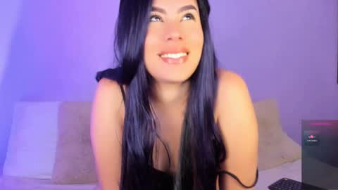 Snapshot of lil_swaay chatting on January 25, 9:35 pm Lola online show from January 25, 9:35 pm