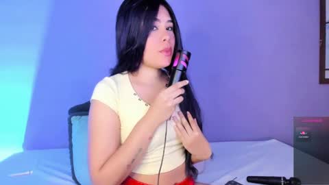 Snapshot of lil_swaay chatting on February 23, 12:37 am Lola online show from February 23, 12:37 am
