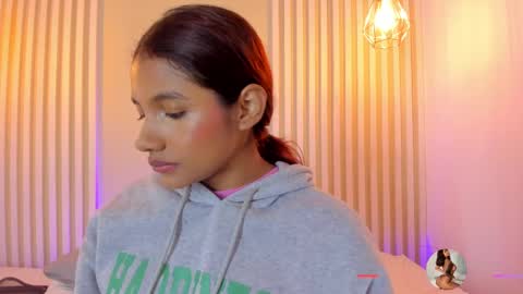 L I L A   online show from November 22, 4:04 am