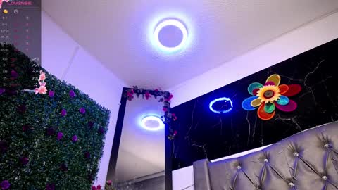 Snapshot of lila_gummy_ chatting on December 24, 10:44 am online show from December 24, 10:44 am