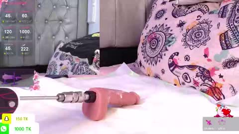 Snapshot of lila_gummy_ chatting on October 16, 2:30 pm online show from October 16, 2:30 pm