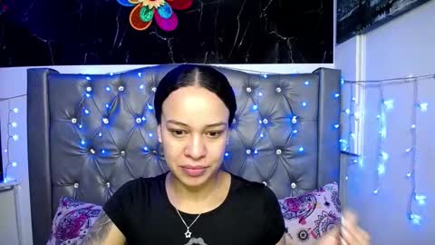 Snapshot of lila_gummy_ chatting on February 15, 11:17 am online show from February 15, 11:17 am