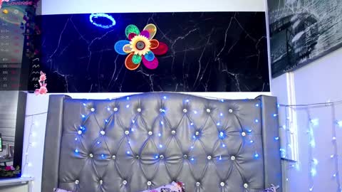 Snapshot of lila_gummy_ chatting on December 26, 10:37 am online show from December 26, 10:37 am