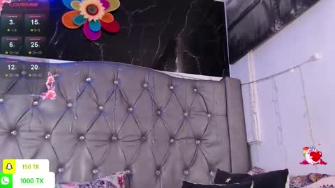 Snapshot of lila_gummy_ chatting on October 14, 2:19 pm online show from October 14, 2:19 pm