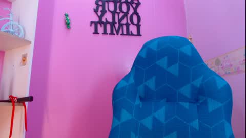 Snapshot of lila_pinky chatting on December 31, 1:30 pm L I L A online show from December 31, 1:30 pm