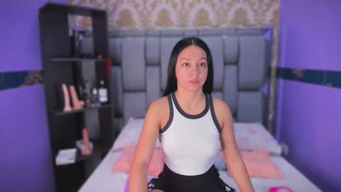 Snapshot of lila_pinky chatting on October 6, 12:33 pm L I L A online show from October 6, 12:33 pm