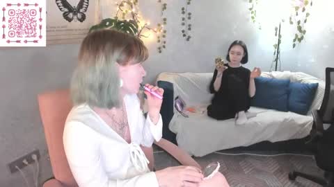 Lili online show from June 8, 2:56 am