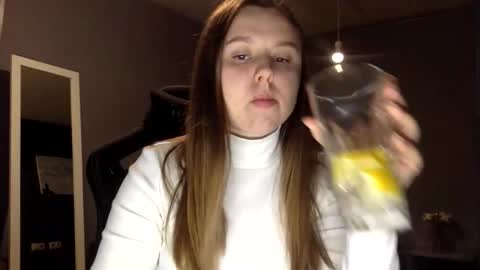 Snapshot of lilae37yis chatting on September 24, 3:33 pm Lily online show from September 24, 3:33 pm