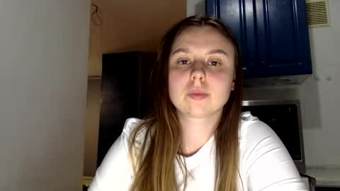 Snapshot of lilae37yis chatting on September 11, 6:19 pm Lily online show from September 11, 6:19 pm