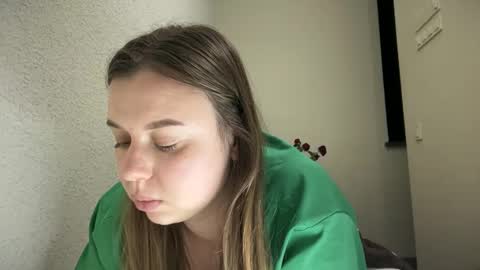 Snapshot of lilae37yis chatting on October 12, 2:47 am Lily online show from October 12, 2:47 am