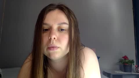 Snapshot of lilae37yis chatting on October 13, 11:35 am Lily online show from October 13, 11:35 am