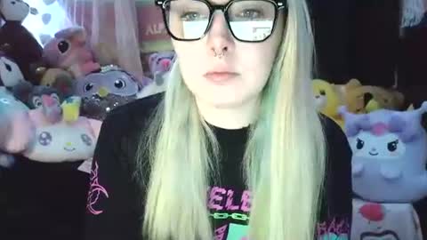 Snapshot of lilemmy1999 chatting on February 3, 8:13 pm emily ryanson online show from February 3, 8:13 pm