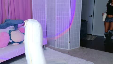 evie online show from March 27, 2:13 am