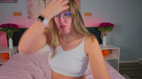 Lili online show from November 12, 12:52 am