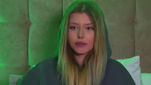 Snapshot of liliabianca chatting on February 21, 4:37 pm Mia online show from February 21, 4:37 pm
