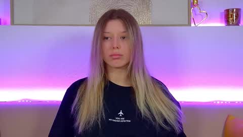 Snapshot of liliabianca chatting on February 9, 6:33 am Mia online show from February 9, 6:33 am