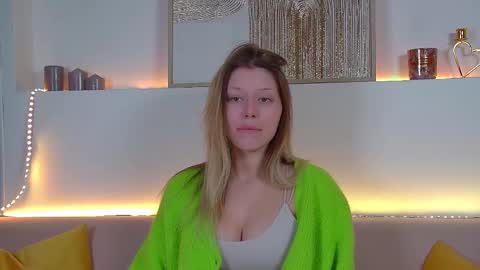 Snapshot of liliabianca chatting on February 28, 6:43 am Mia online show from February 28, 6:43 am