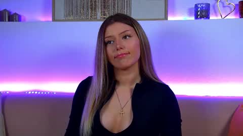 Snapshot of liliabianca chatting on February 11, 4:46 pm Mia online show from February 11, 4:46 pm