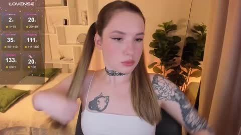 Lily online show from November 20, 1:28 am