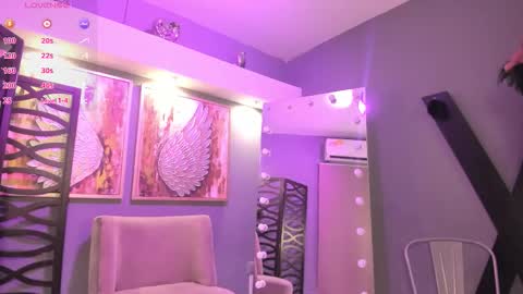 holis soy lily chang no olvides el pulgar arriba es muy importante para mi 3 independent model online show from September 22, 7:45 pm