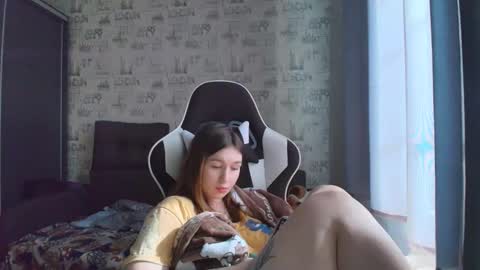 liliawoolf online show from April 17, 6:26 am