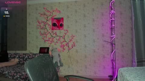 Snapshot of lilie_brown chatting on October 8, 8:57 pm Lilie online show from October 8, 8:57 pm