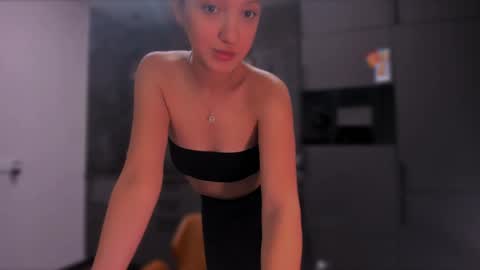 Snapshot of lililaluna chatting on December 11, 1:17 pm             ...  online show from December 11, 1:17 pm