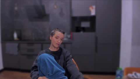 Snapshot of lililaluna chatting on December 17, 2:44 pm             ...  online show from December 17, 2:44 pm